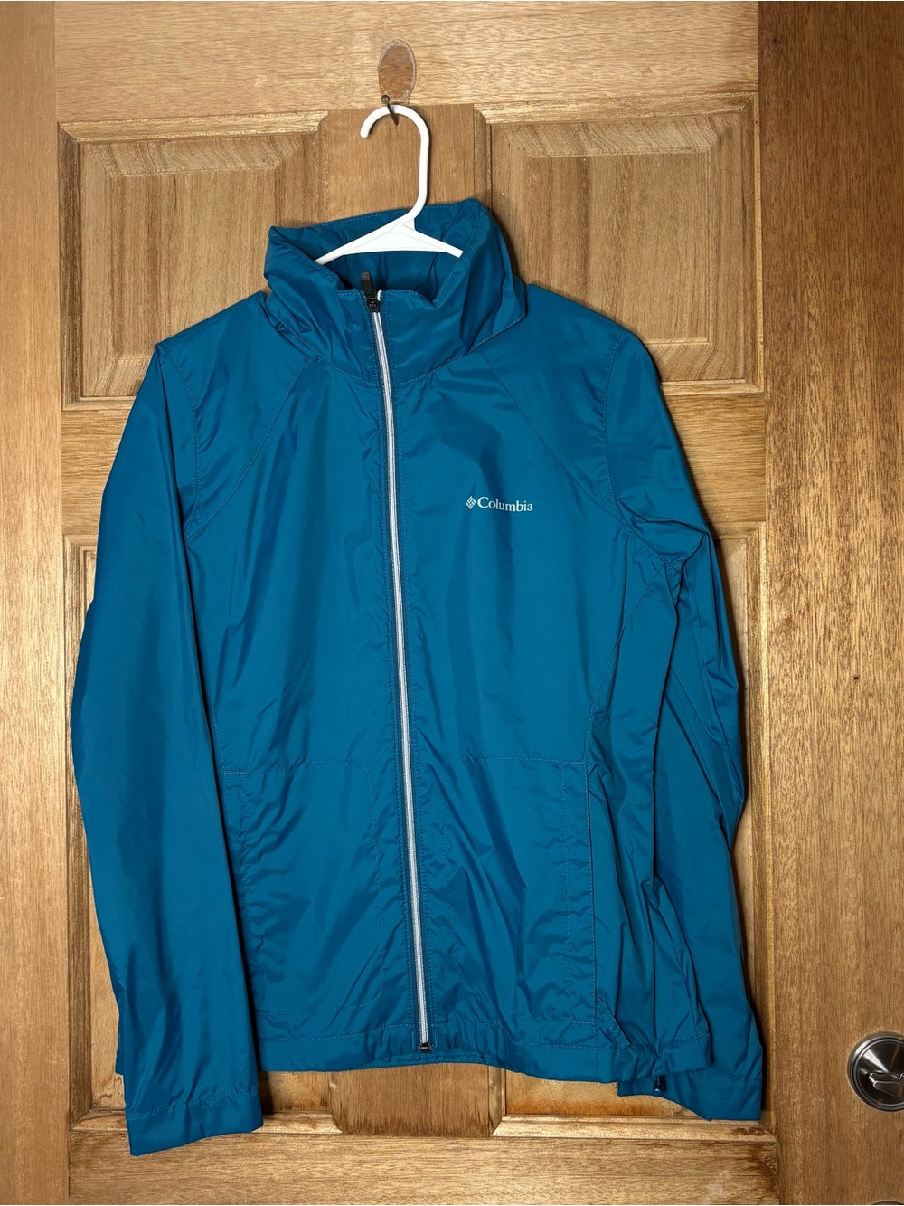 Columbia women’s Teal Blue Packable Rain Jacket size M